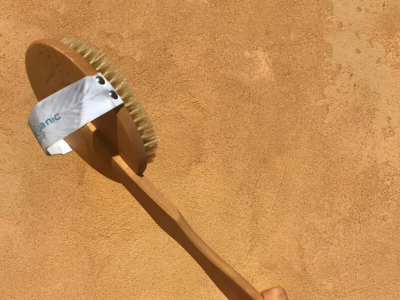 Torrborstning mot apelsinhud – så fungerar det